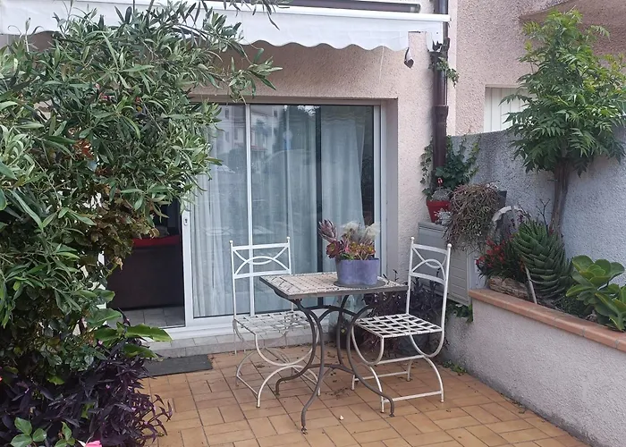 Lumineux Climatise Petit Jardin Et Parking Apartment